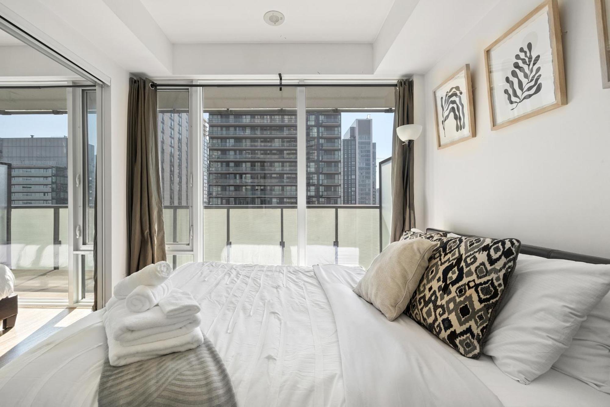 Trendy 1Bedroom Downtown Toronto Condo Exterior foto